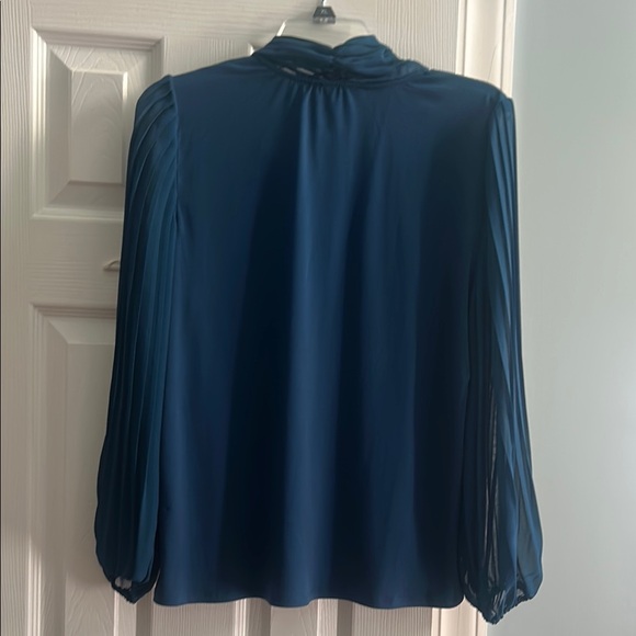 Cable and Gauge in Blue Relaxed Tie Front Blouse - Picture 2 of 4